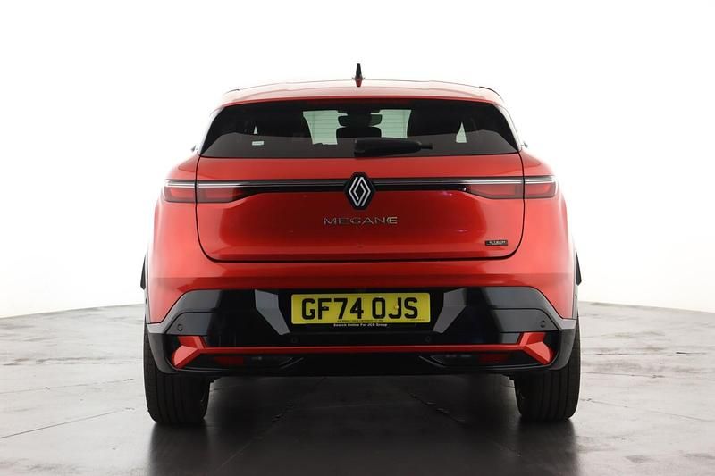 Begagnad Renault Megane E-Tech Komfort 160 kW (218 HK) 2024 Röd Halvkombi