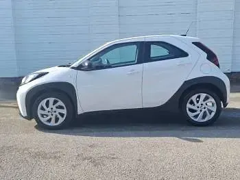 Used Toyota Aygo X PURE 72 HP (52 kW) 2022 White SUV