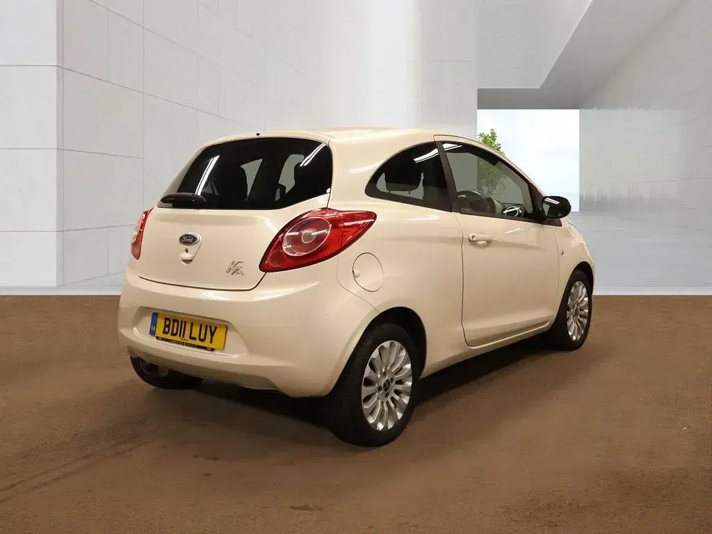 Used Ford Ka Zetec 69 HP (50 kW) 2011 White Hatchback
