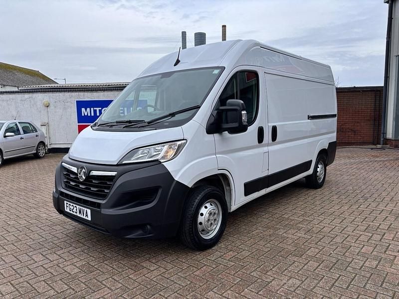 Used Vauxhall Movano Edition 140 HP (102 kW) 2023 White MPV