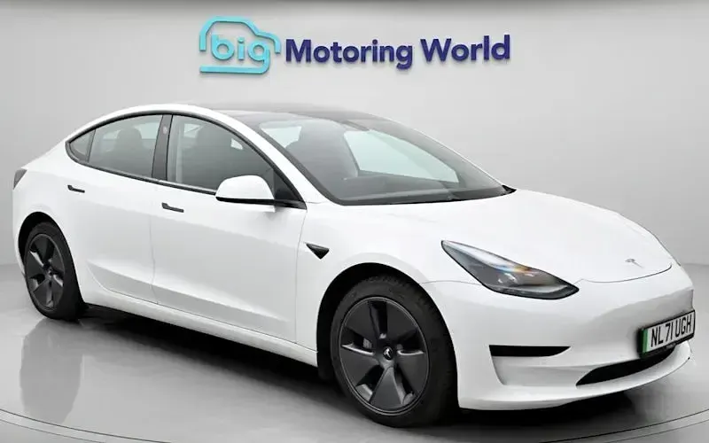 Used Tesla Model 3 Standard Range Plus 222 kW (302 HP) 2021 Sedan