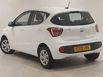 Used Hyundai i10 SE 66 HP (48 kW) 2018 White Hatchback