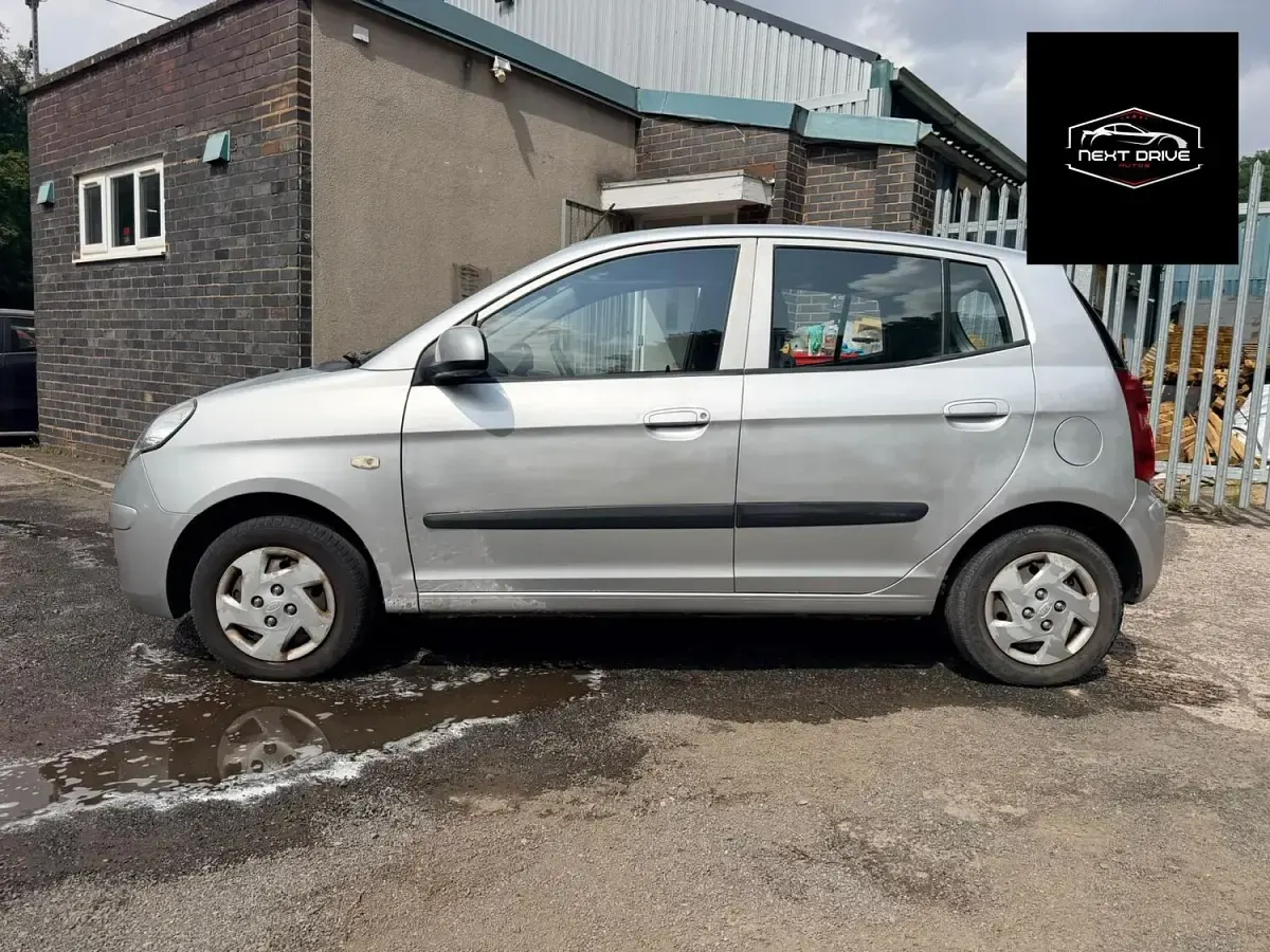 Used Kia Picanto 60 HP (44 kW) 2011 Silver Hatchback