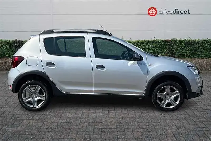 Used Dacia Sandero Lauréate 90 HP (66 kW) 2017 Silver Hatchback