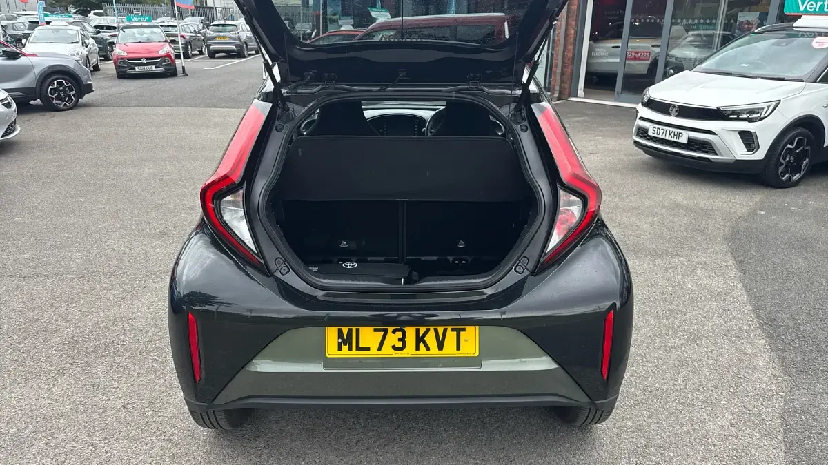 Used Toyota Aygo X 72 HP (52 kW) 2023 Green SUV
