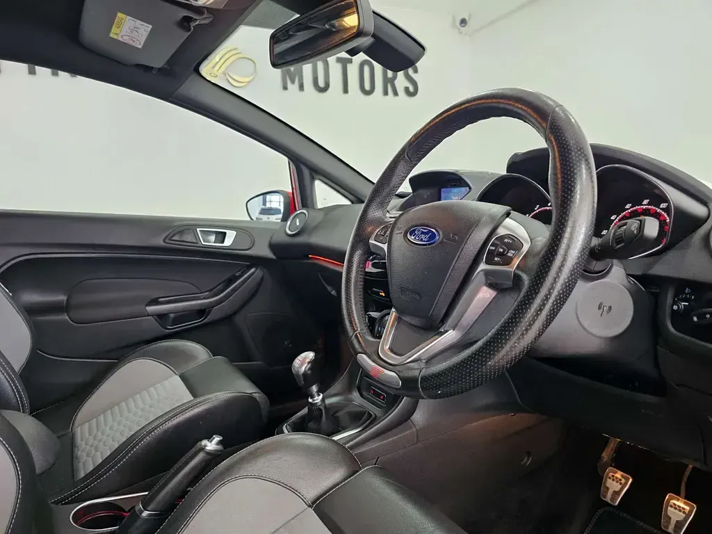 Used Ford Fiesta ST 182 HP (133 kW) 2017 Red Hatchback