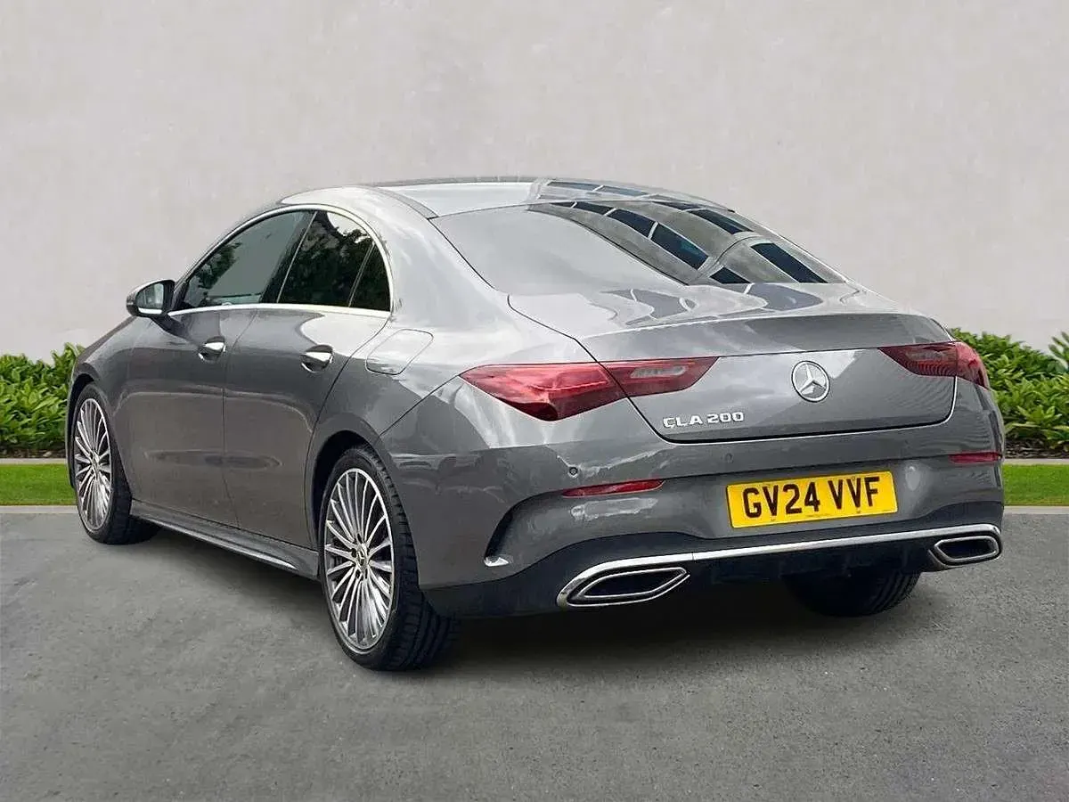 Begagnad Mercedes CLA200 AMG Line Premium 2024 Grå Sportkupé
