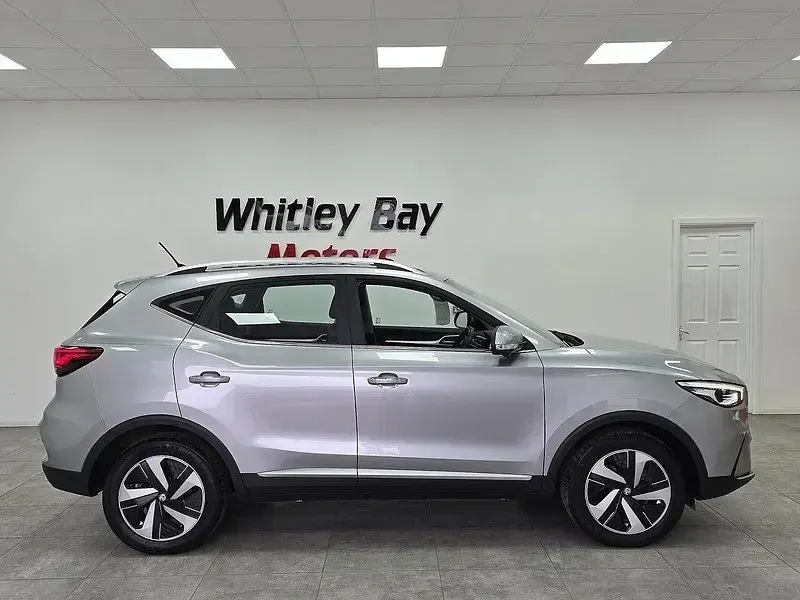 Używany MG ZS Trophy 130 kW (177 KM) 2022 Srebrny Sedan/Limuzyna
