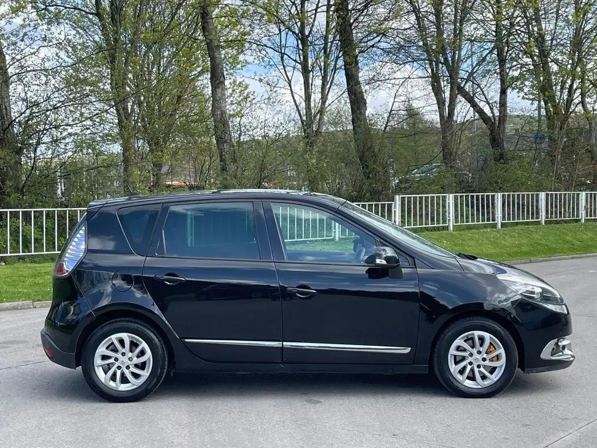 Used Renault Scénic III Dynamique 2015 Black MPV