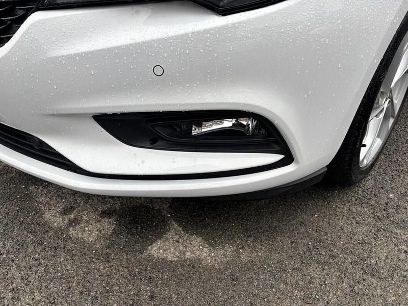 Used Vauxhall Astra SRi 150 HP (110 kW) 2019 White Hatchback