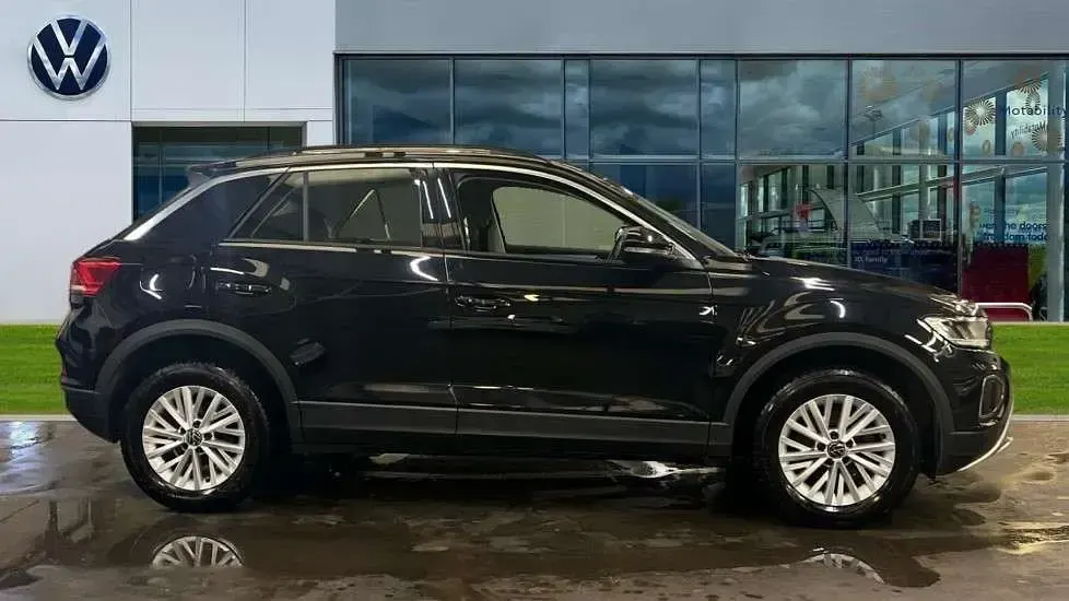 Used VW T-Roc Life 150 HP (110 kW) 2023 Black SUV