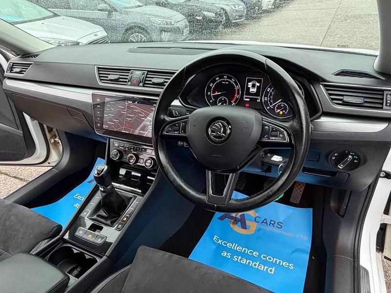 Used Skoda Superb SE L Executive 150 HP (110 kW) 2017 White Estate