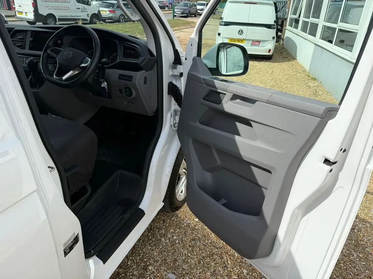 Used VW Transporter Highline 204 HP (150 kW) 2024 White Van