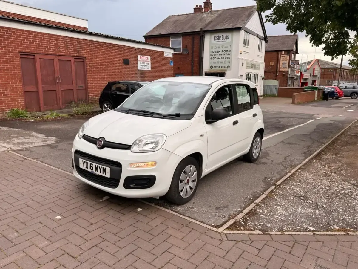 Used Fiat Panda Pop 69 HP (50 kW) 2016 White Hatchback