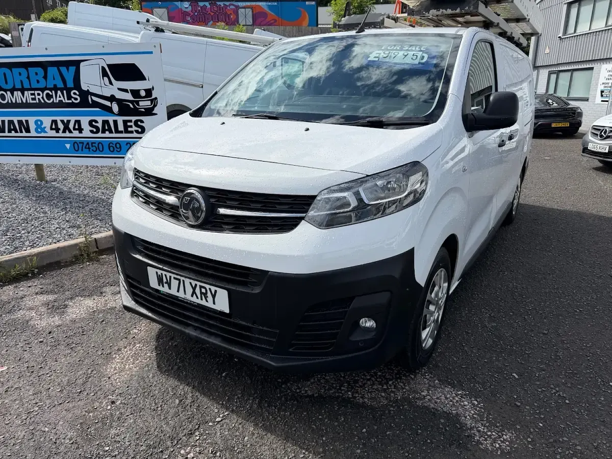 Used Vauxhall Vivaro 100 HP (73 kW) 2021 White MPV