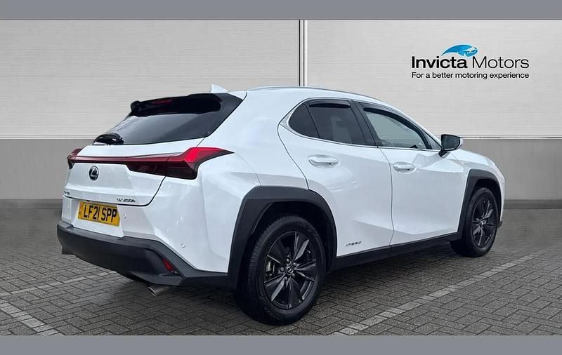 Used Lexus UX 250h 180 HP (132 kW) 2021 White SUV
