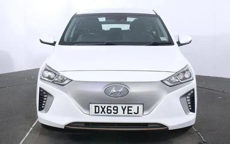 Used Hyundai Ioniq Premium 88 kW (120 HP) 2019 White Hatchback