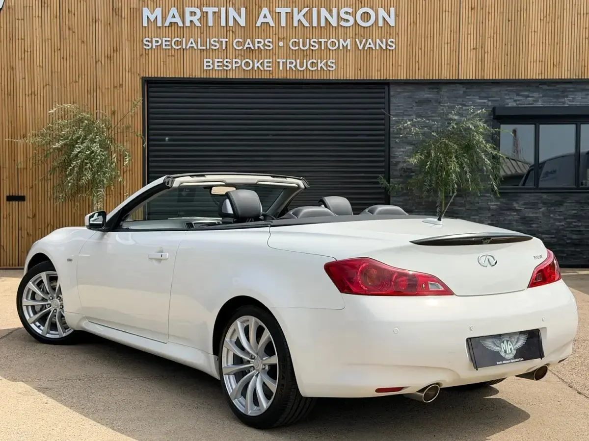 Used Infiniti G37 320 HP (235 kW) 2011 White Coupe
