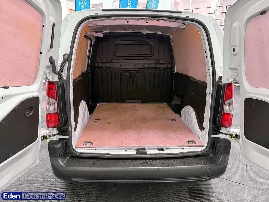 Used Citroën Berlingo 100 HP (73 kW) 2023 White MPV