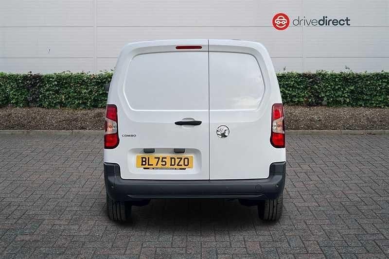 New Vauxhall Combo S 100 HP (73 kW) 2025 White MPV