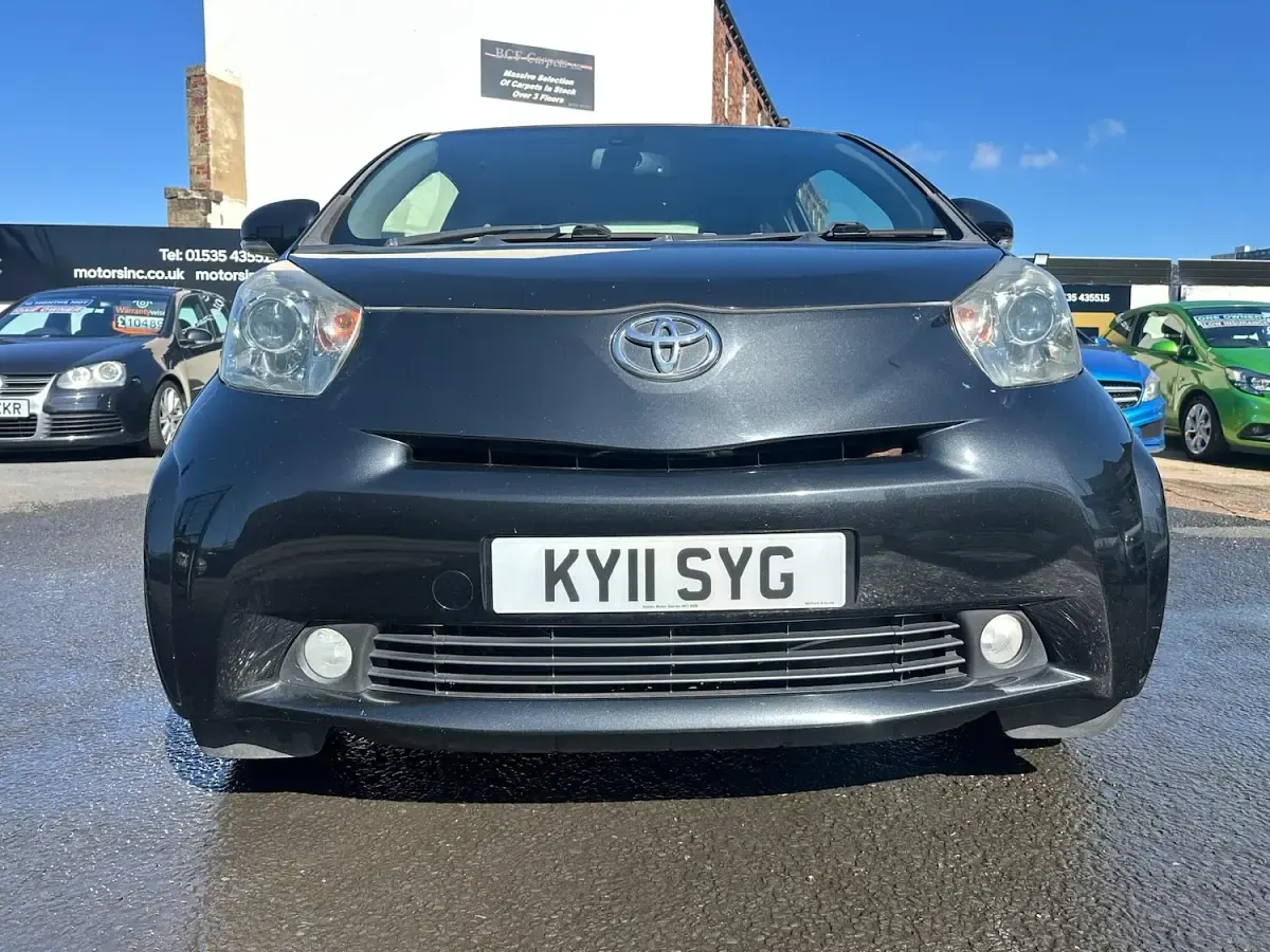 Used Toyota iQ 68 HP (50 kW) 2011 Black Hatchback