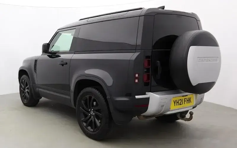 Used Land Rover Defender SE 200 HP (147 kW) 2021 Black SUV