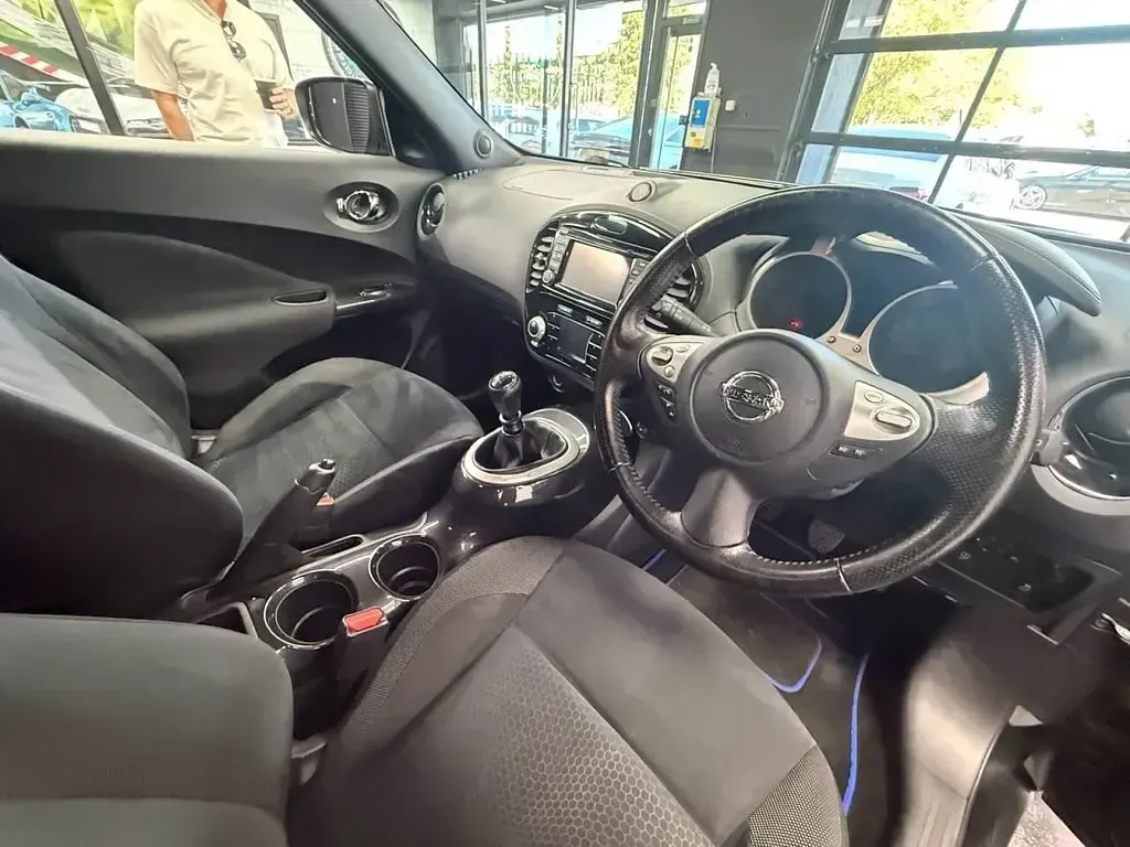 Usado Nissan Juke Acenta Premium 115 HP (84 kW) 2015 Preto SUV