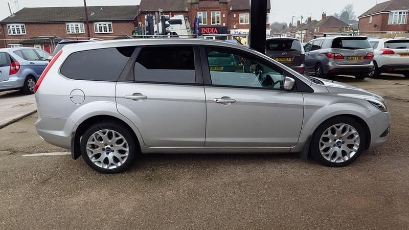 Used Ford Focus Zetec 116 HP (85 kW) 2009 Silver Estate