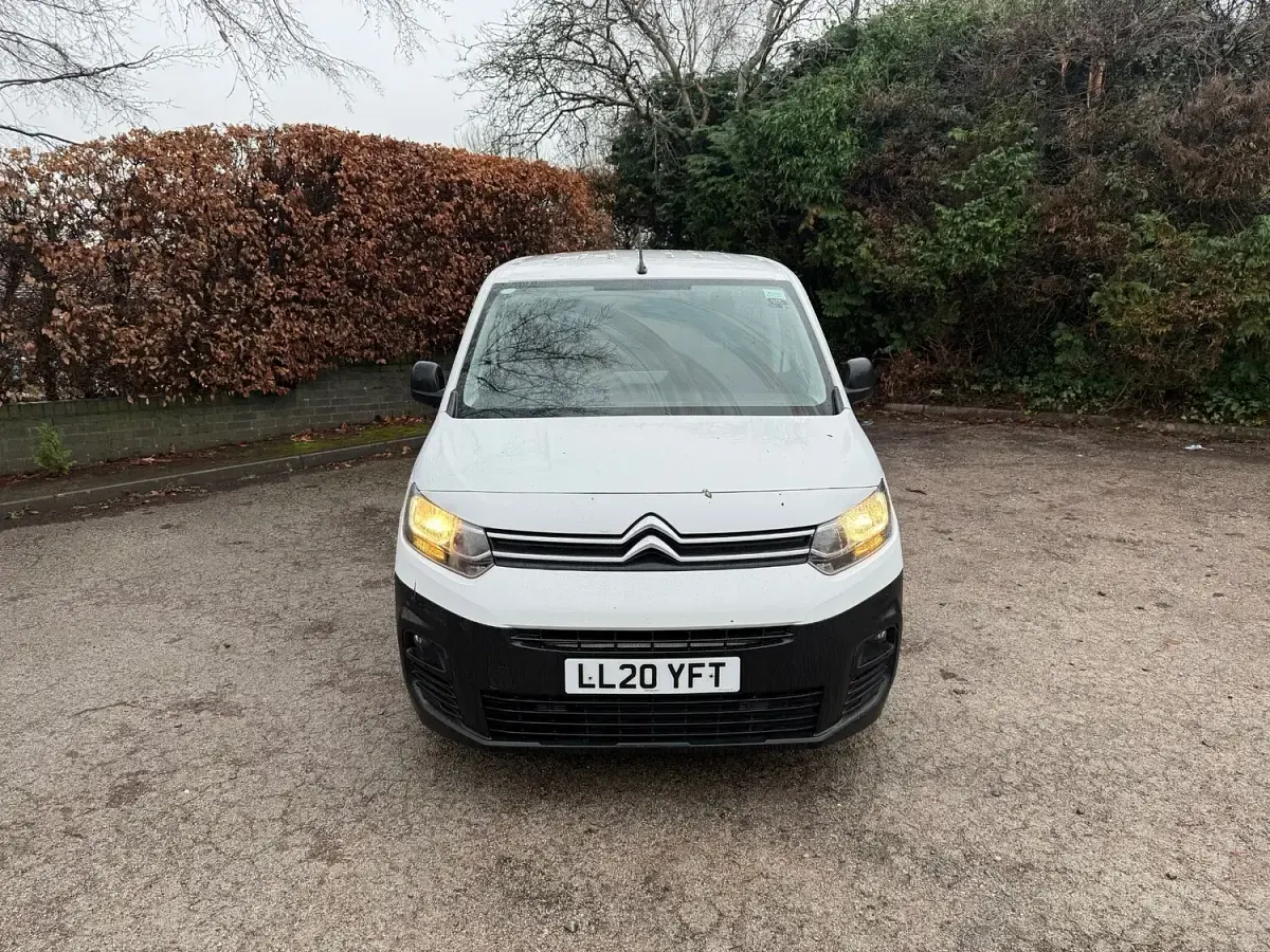Used Citroën Berlingo Start 75 HP (55 kW) 2020 White MPV