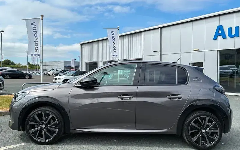 Used Peugeot 208 Premium 102 HP (75 kW) 2022 Hatchback