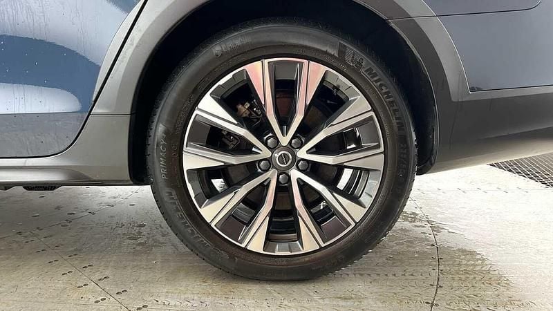 Used Volvo V90 CC 250 HP (183 kW) 2021 Blue Estate