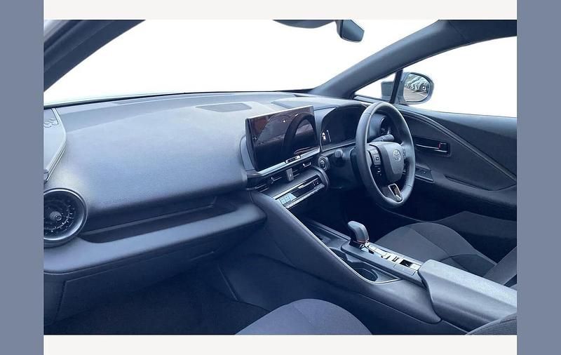 Used Toyota C-HR Design 140 HP (102 kW) 2024 White SUV