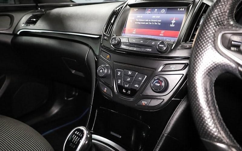 Used Vauxhall Insignia SRi 140 HP (102 kW) 2015 Black Hatchback