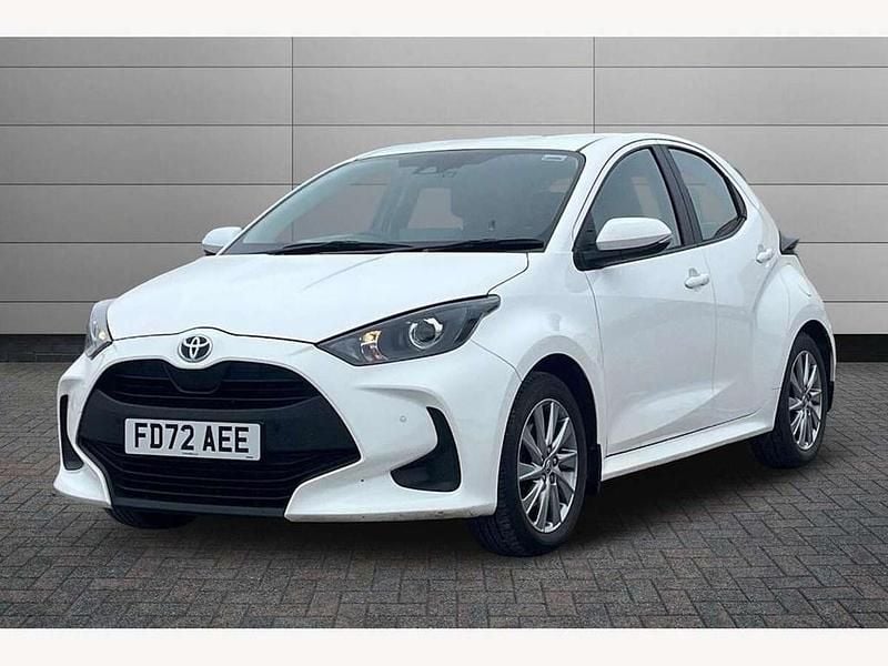 Used Toyota Yaris Hybrid 116 HP (85 kW) 2022 White Hatchback