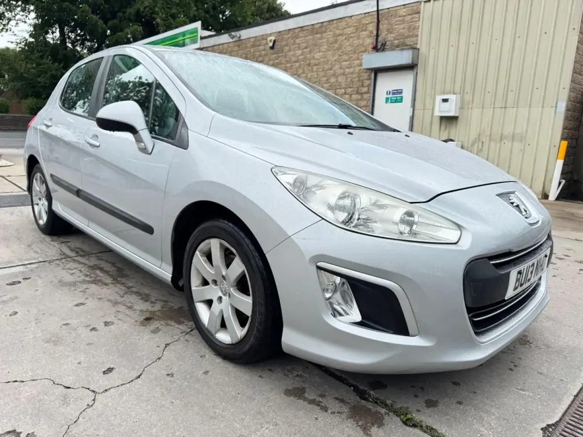 Usado Peugeot 308 92 CV (67 kW) 2013 Plateado Utilitario