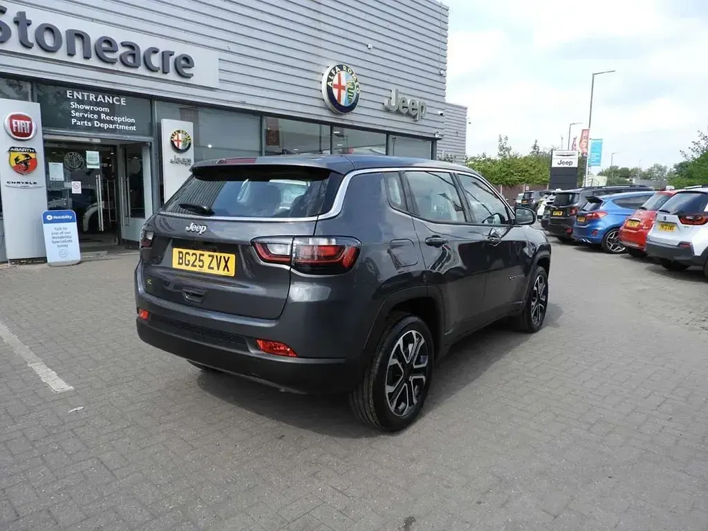 Begagnad Jeep Compass Altitude 130 HK (95 kW) 2025 Grå SUV
