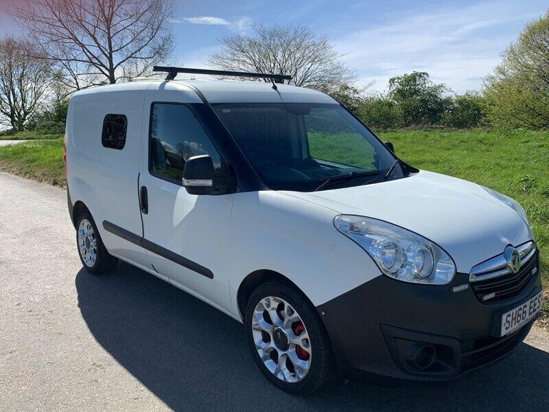 White Used 2016 Vauxhall Combo MPV | £3,695 (Fair price) - Image 1/4