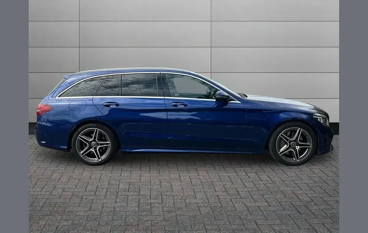 Used Mercedes C300 AMG line 242 HP (177 kW) 2019 Blue Estate