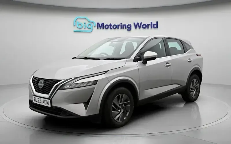 Used Nissan Qashqai Acenta Premium 140 HP (102 kW) 2023 Silver SUV