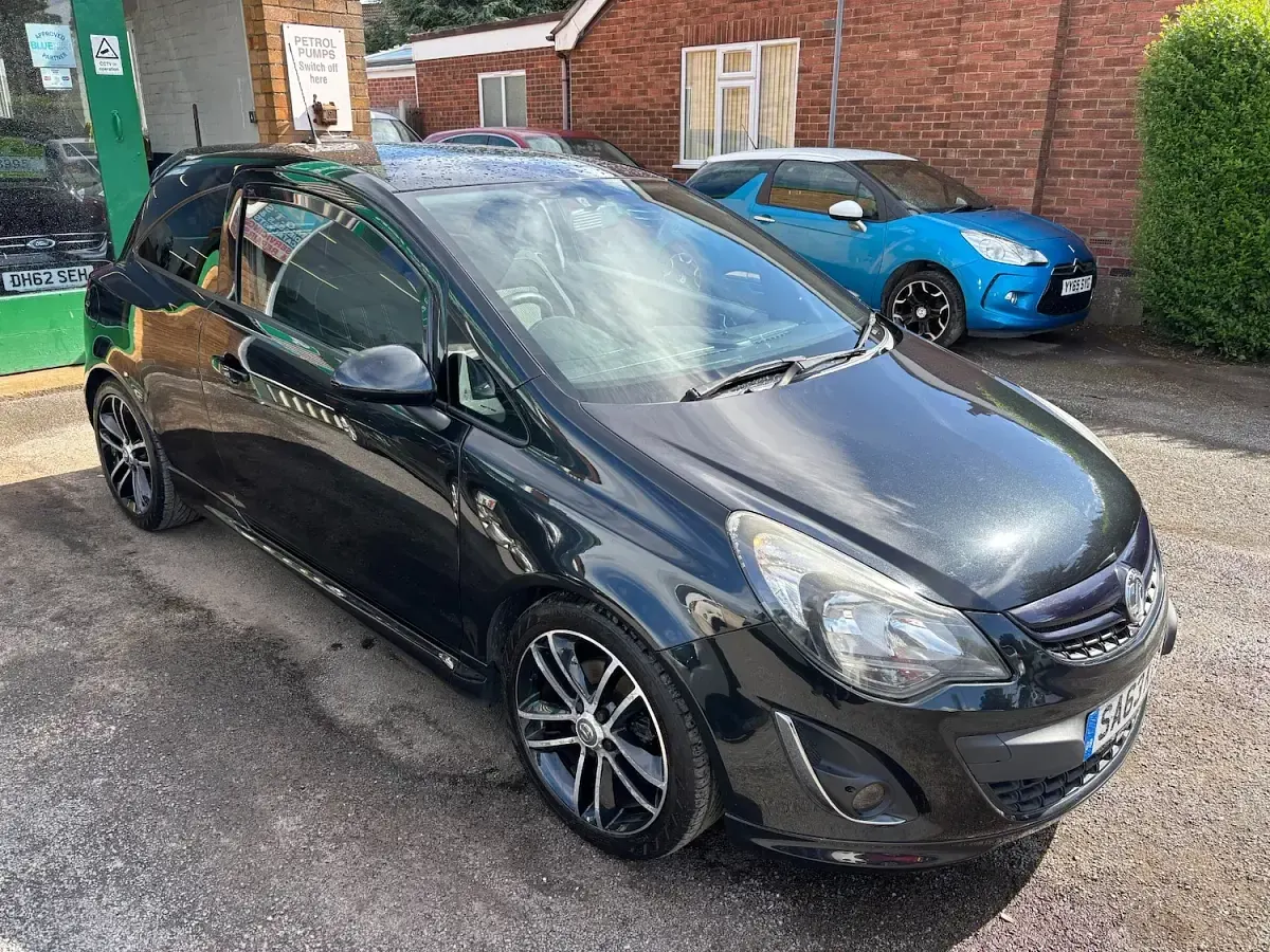 Used Vauxhall Corsa Edition 100 HP (73 kW) 2013 Black Hatchback