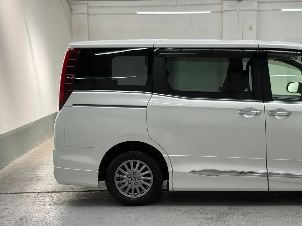Used Toyota Noah 2024 White MPV