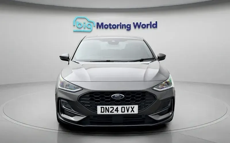 Second-hand Ford Focus ST-Line 125 CP (91 kW) 2024 Gri Hatchback