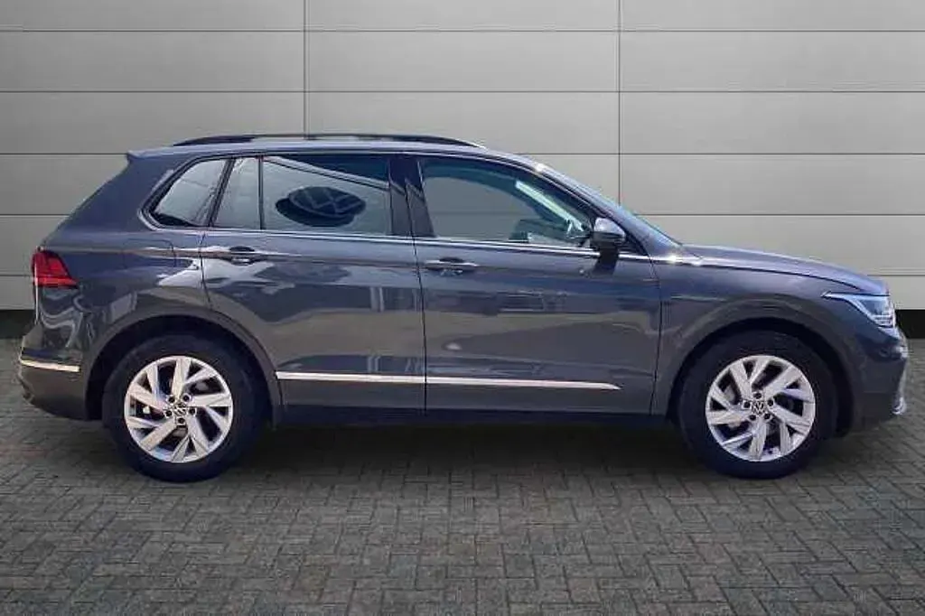 Used VW Tiguan Life 150 HP (110 kW) 2021 Grey SUV