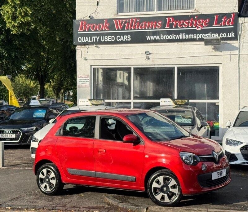 Red Used 2016 Renault Twingo Play Hatchback | £3,795 (Fair price) - Image 1/4