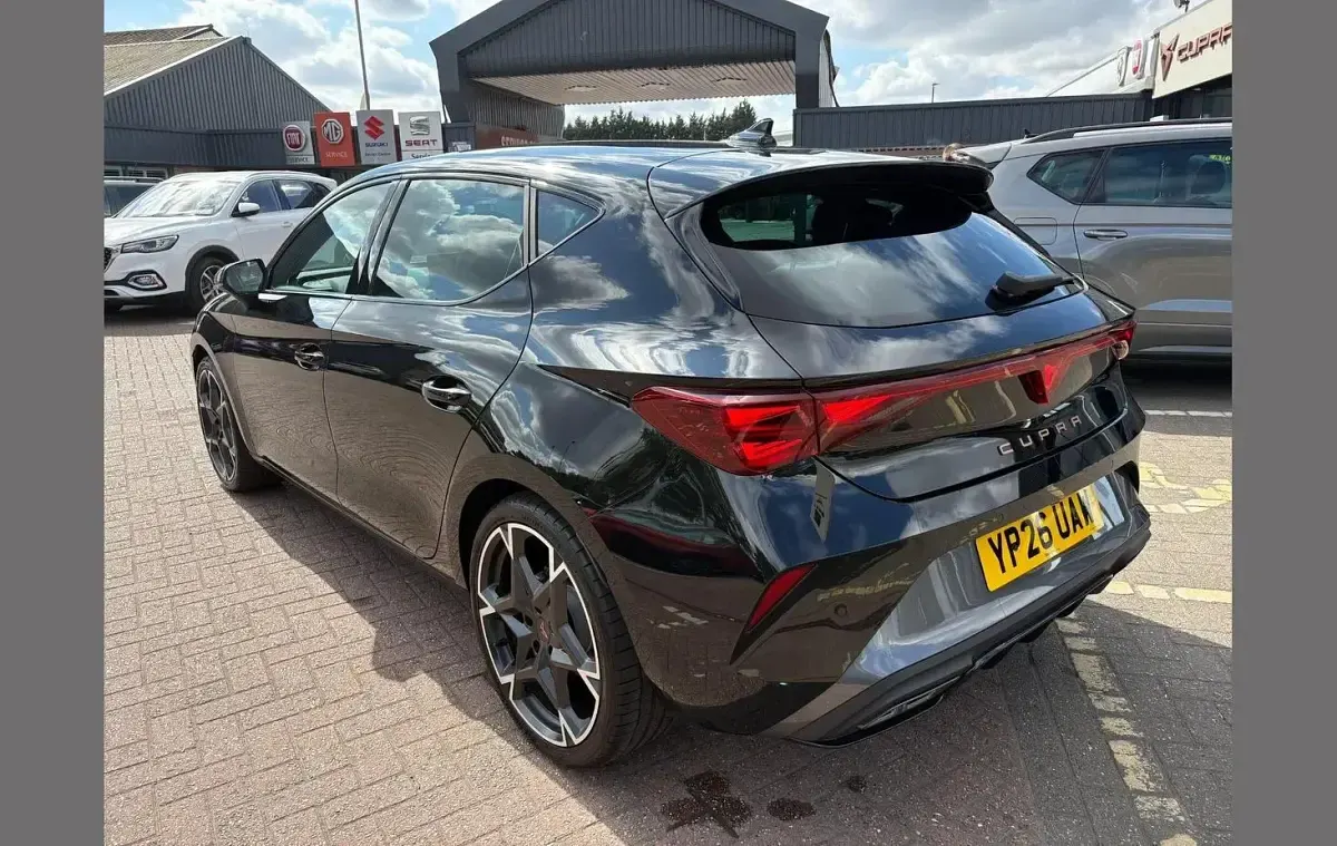 New Cupra Leon 147 HP (108 kW) 2026 Black Hatchback