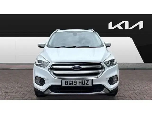 Usado Ford Kuga Titanium 120 CV (88 kW) 2019 Blanco SUV