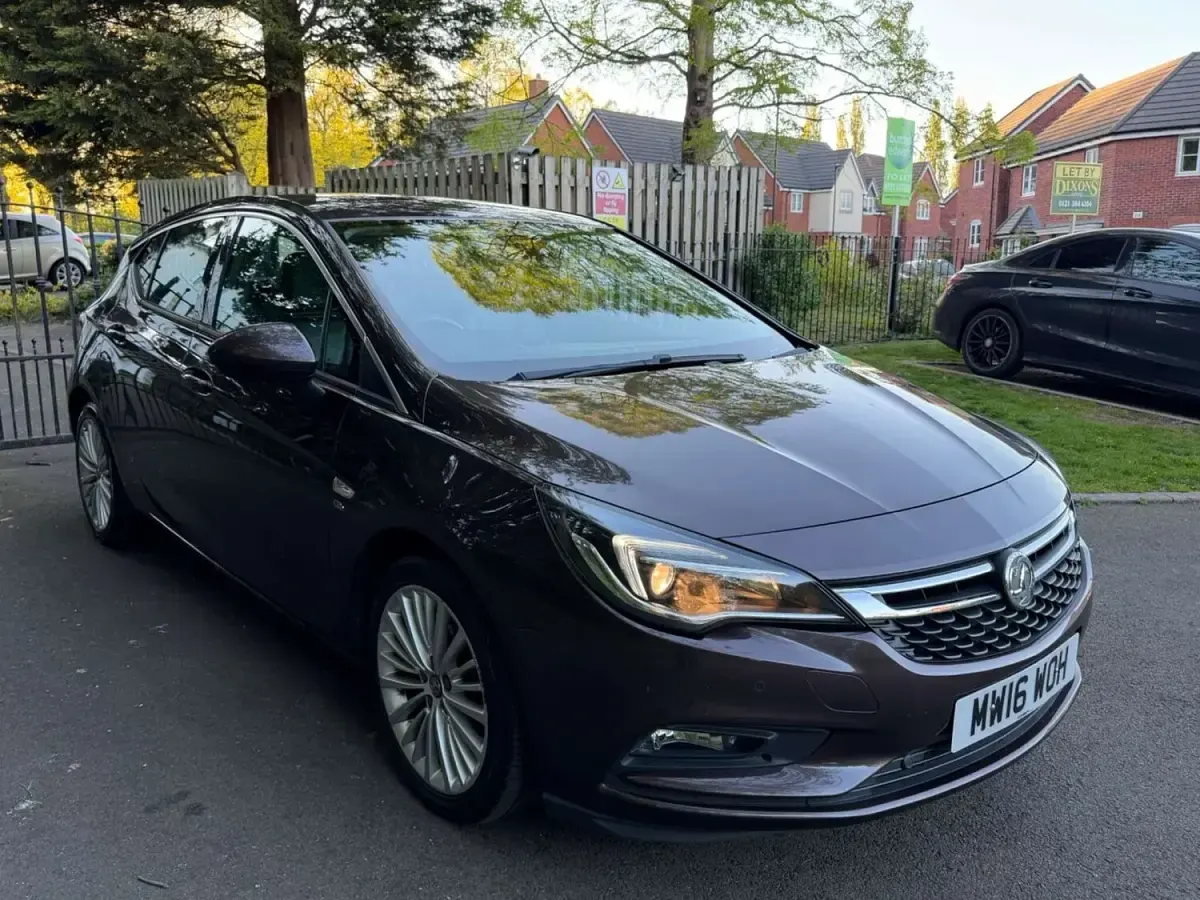 Used Vauxhall Astra Elite 150 HP (110 kW) 2016 Brown Hatchback