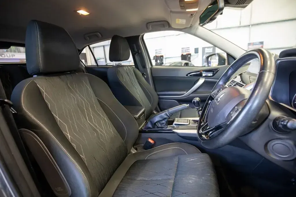 Used Mitsubishi Eclipse 163 HP (119 kW) 2019 Grey SUV