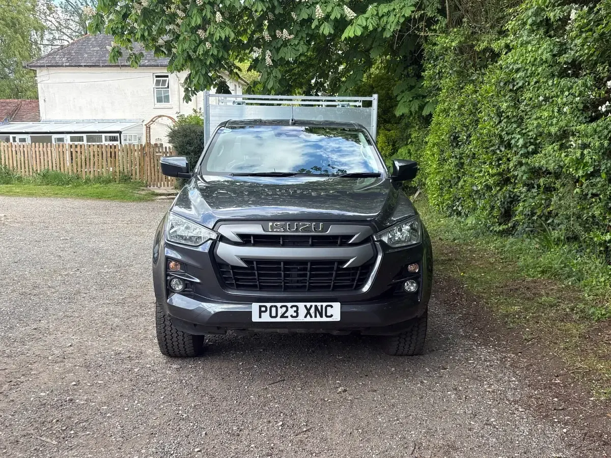 Used Isuzu D-Max 163 HP (119 kW) 2023 Grey Pickup