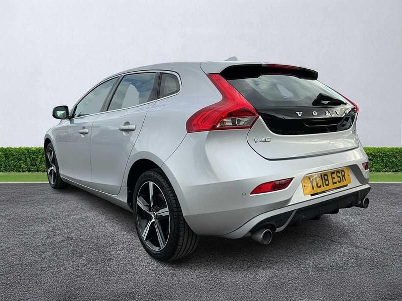 Begagnad Volvo V40 R-Design 2018 Silver Halvkombi